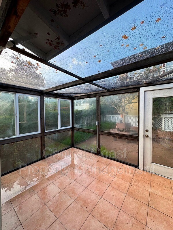 Building Photo - 254 Larkin St