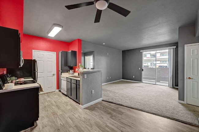 Building Photo - Ground Floor 2BD/2BA Condo in Gated Hender...