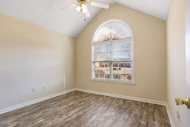 Building Photo - 204 Birch Dr