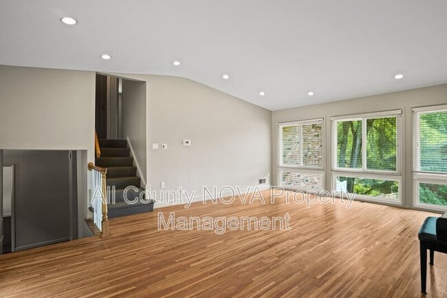Building Photo - 6428 Earlham Dr