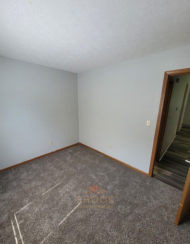 Building Photo - REMODELED 3 BR HOME - AVAILABLE MID JUNE