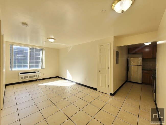 Building Photo - SHORT TERM/ 3 MO MIN on WINTHROP STREET