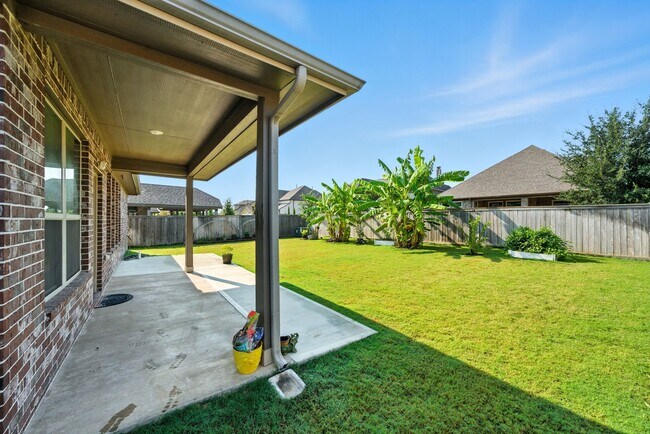 Building Photo - 15011 Old Horseshoe Lake Dr
