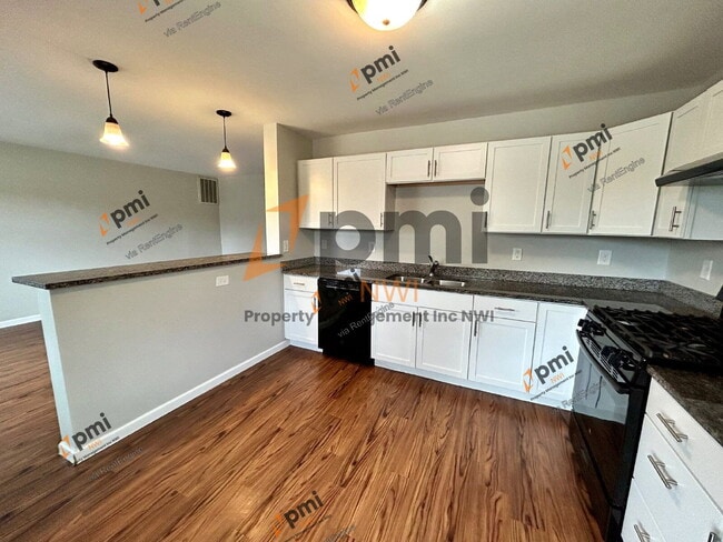 Building Photo - 5831 Creekview Ct W