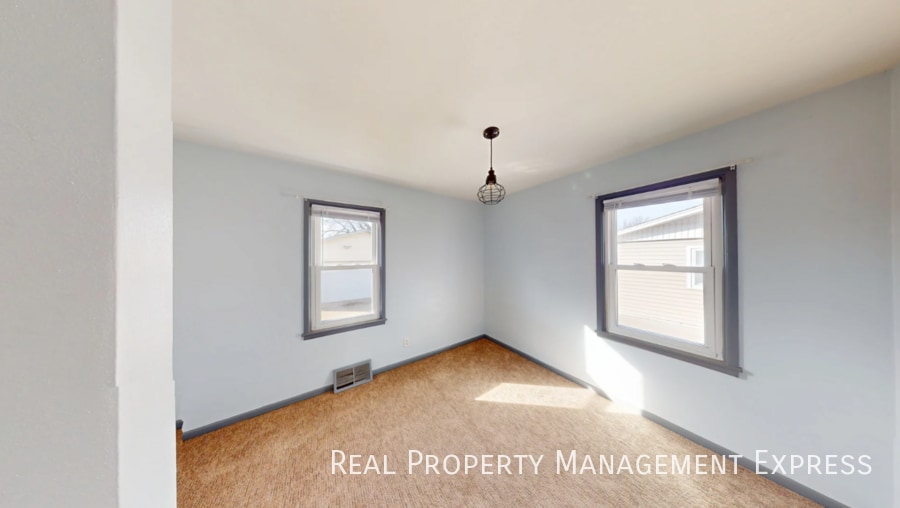 Building Photo - 2 Bedroom 1 Bathroom Home