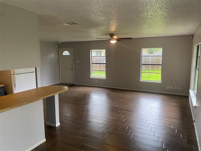 Building Photo - 7920 Falcon Ridge Dr