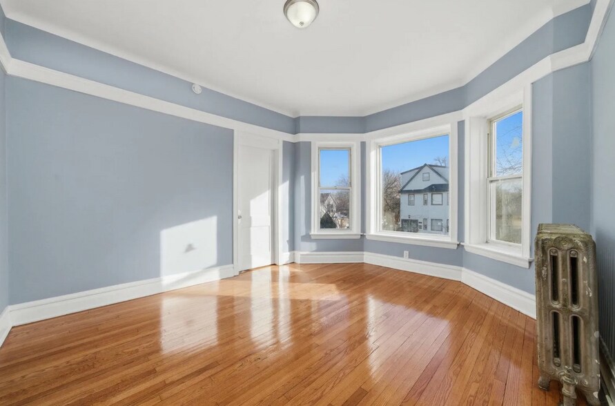 Building Photo - 7442 S Langley Ave