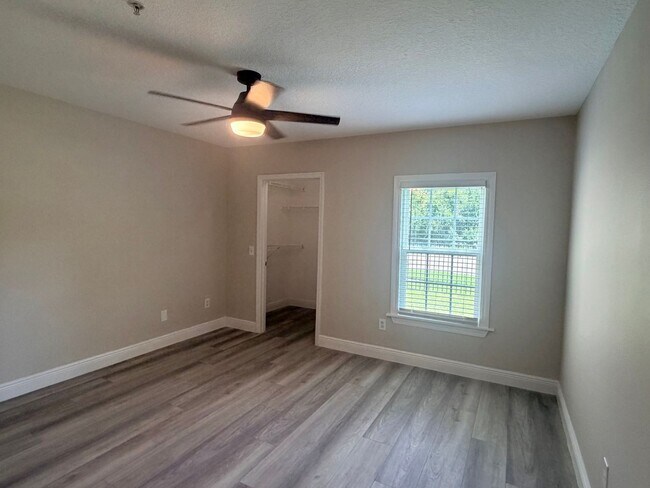 Building Photo - 6578 Swissco Dr