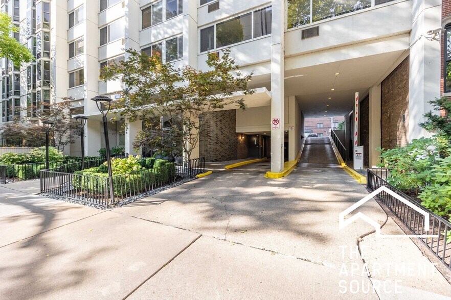Building Photo - 1344 N Dearborn St