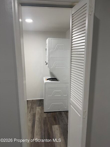 Building Photo - 539 E Pine St