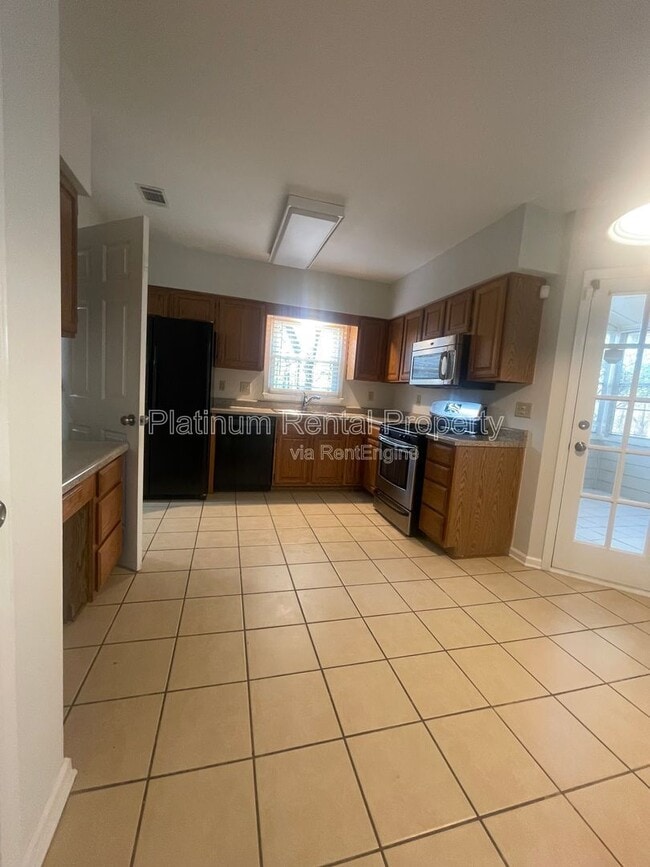 Building Photo - 940 Club Chase Ct