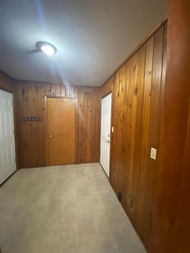 Building Photo - 1006 Ivanhoe Rd