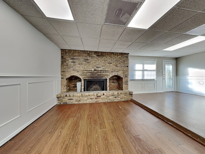 Building Photo - 2515 Wanda Dr