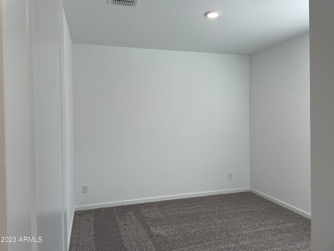 Building Photo - 17401 W Red Fox Rd