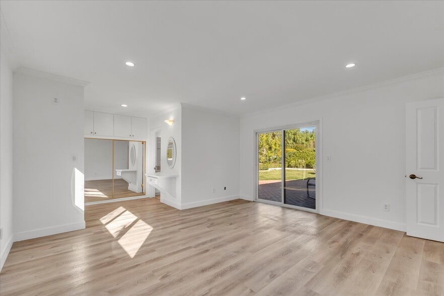 Building Photo - 8201 Clemens Ave