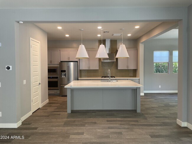 Building Photo - 4624 E Vista Bonita Dr