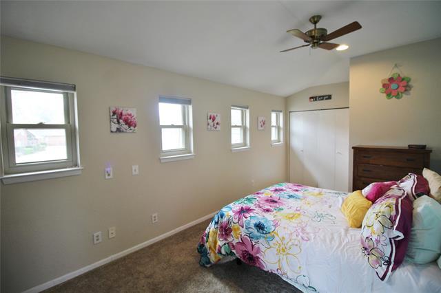 Building Photo - 18359 Hickory Cir