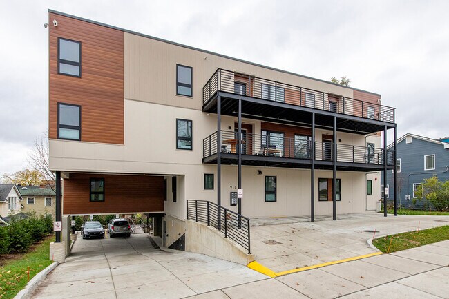 Building Photo - 911 S Main-301BED2