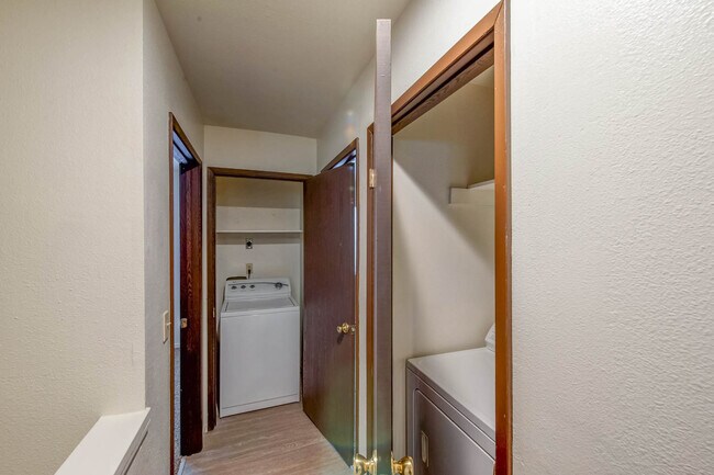 Interior Photo - 2nd Avenue Square