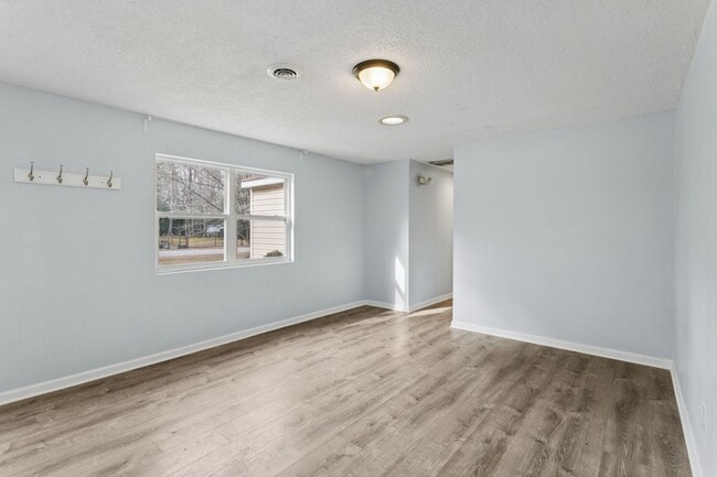 Building Photo - Updated Large Home with Private In-Law Suite Near Gloucester Main Street