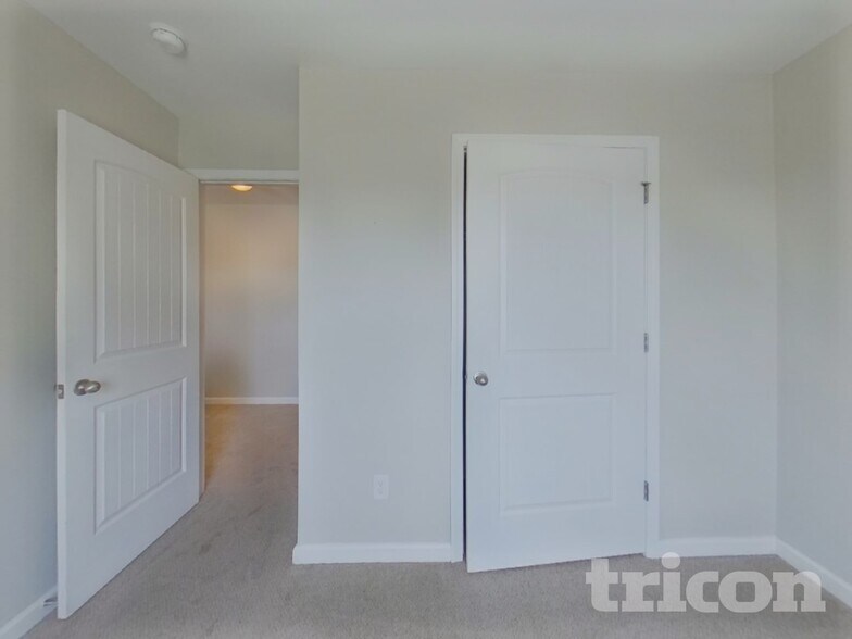 Building Photo - 297 Parkview Pl Dr
