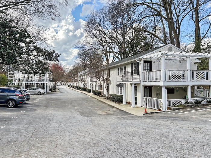 Building Photo - 841 Frederica St NE