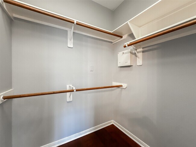 Building Photo - 6810 Summer Bridge Ln