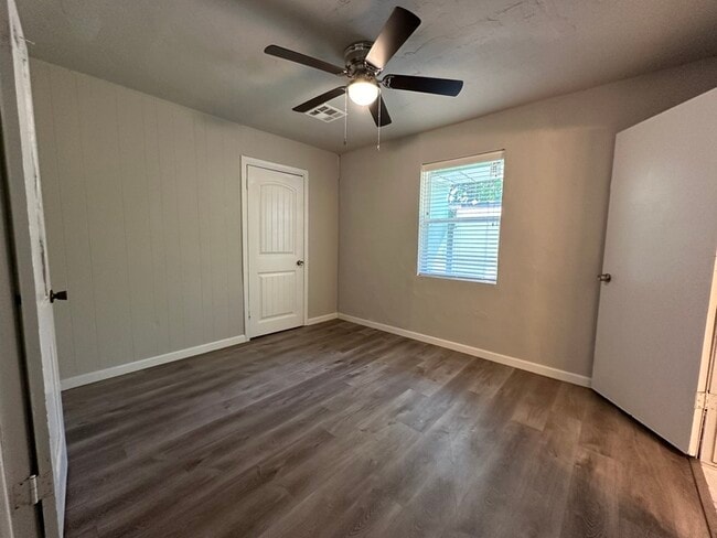 Building Photo - 3208 NW 30th St