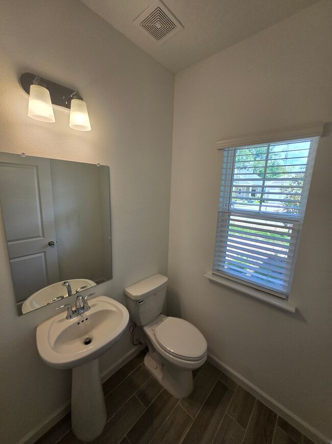 Building Photo - Beautiful 3-Bed, 2.5-Bath home in Tara Lane