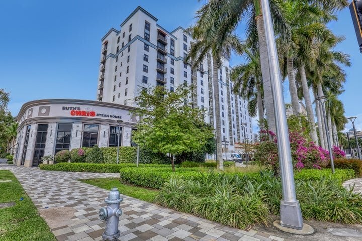 Building Photo - 651 Okeechobee Blvd