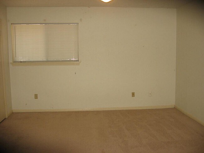 Building Photo - 25407 Tuckahoe Ln