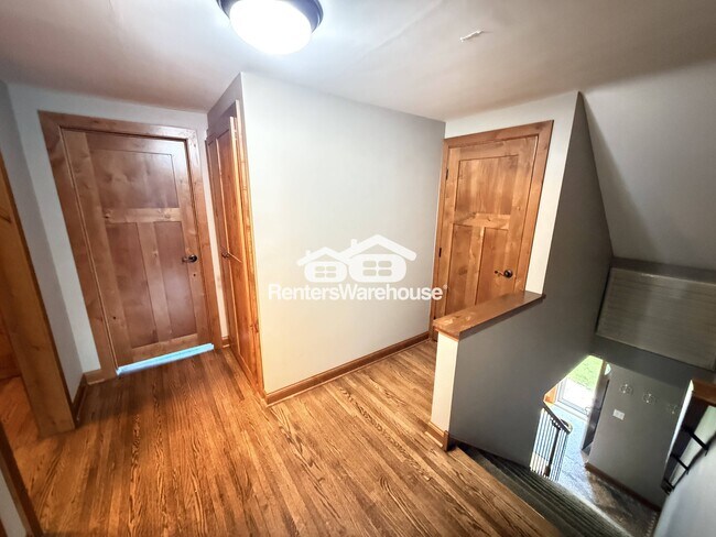 Building Photo - 840 Park Ave