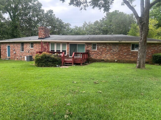 Building Photo - 1614 Sandra Dr