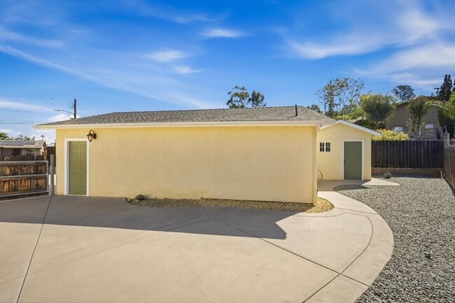 Building Photo - 1677 Sandos St