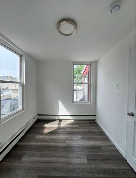 Building Photo - 499 Amboy Ave