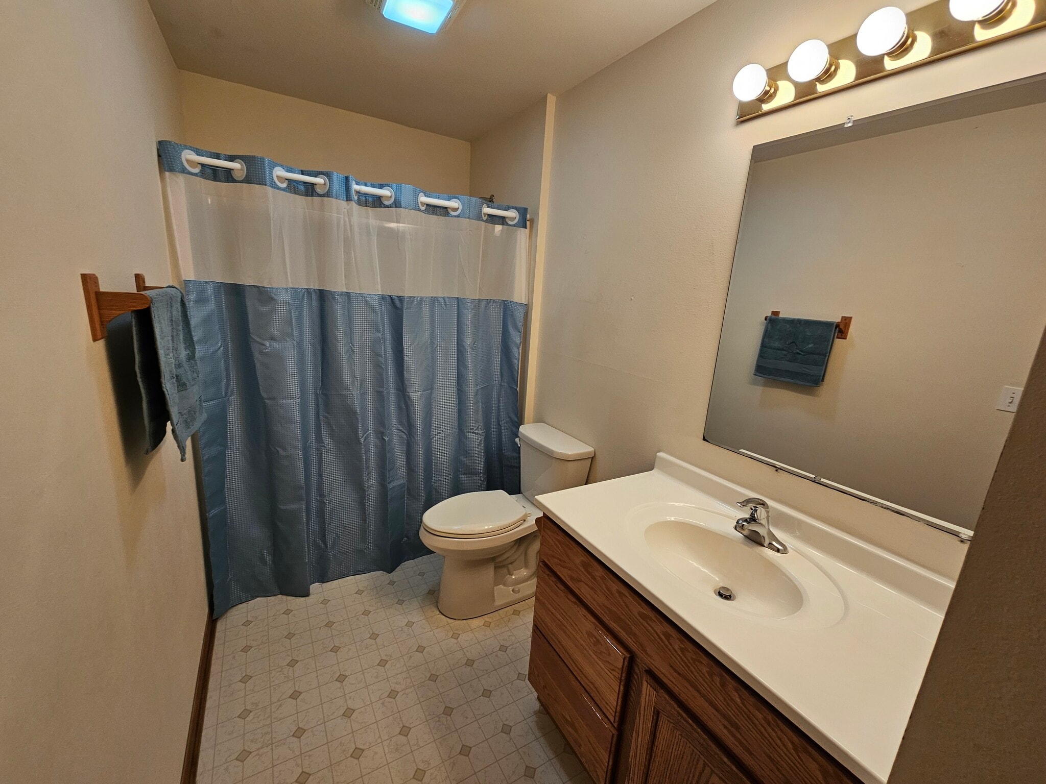 Down Bath - 609 Eagle Crest Ct