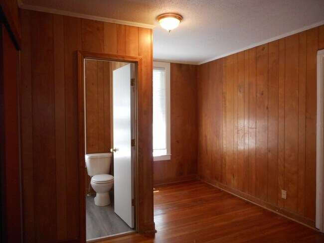 Building Photo - 4 Bedroom Near Downtown & Winthrop!