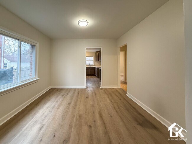 Building Photo - Fully remodeled 3 Bed 2.5 Bath