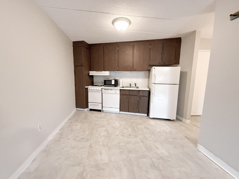 Building Photo - 147 Turner Rd