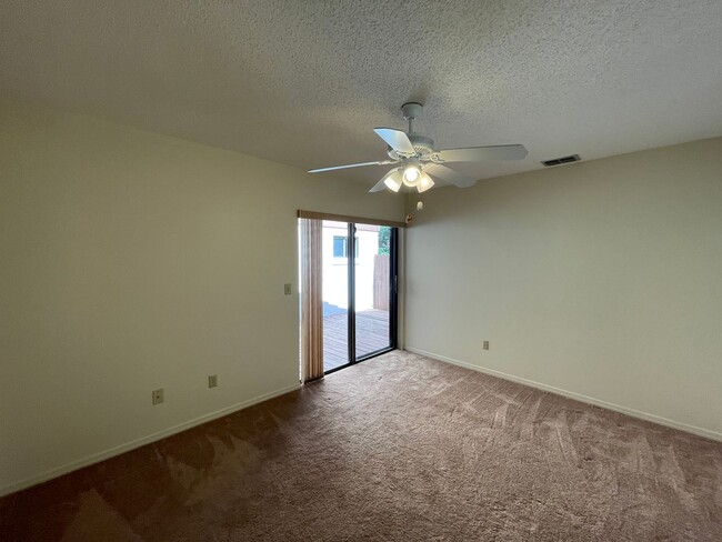 Building Photo - SPACIOUS 3 BD/2BA Home in Winter Springs!