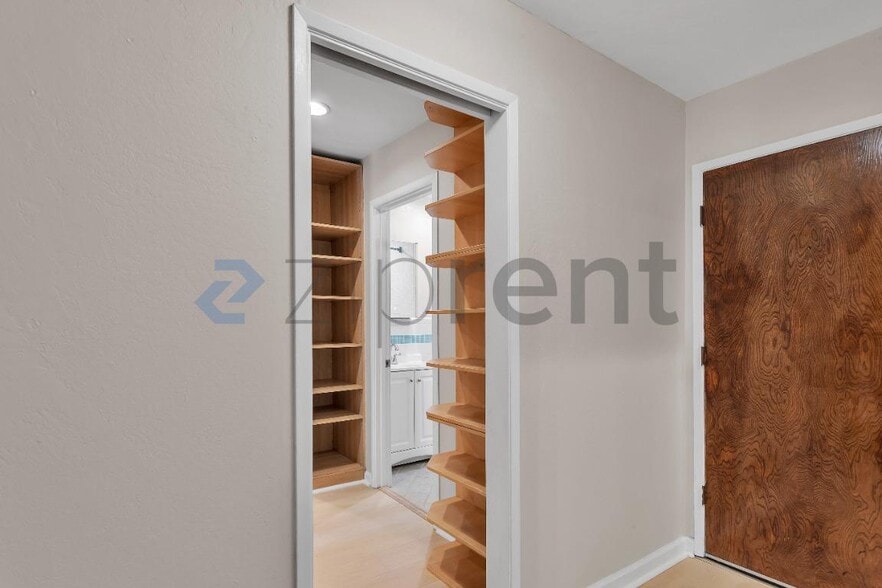 Building Photo - 955 Shorepoint Ct