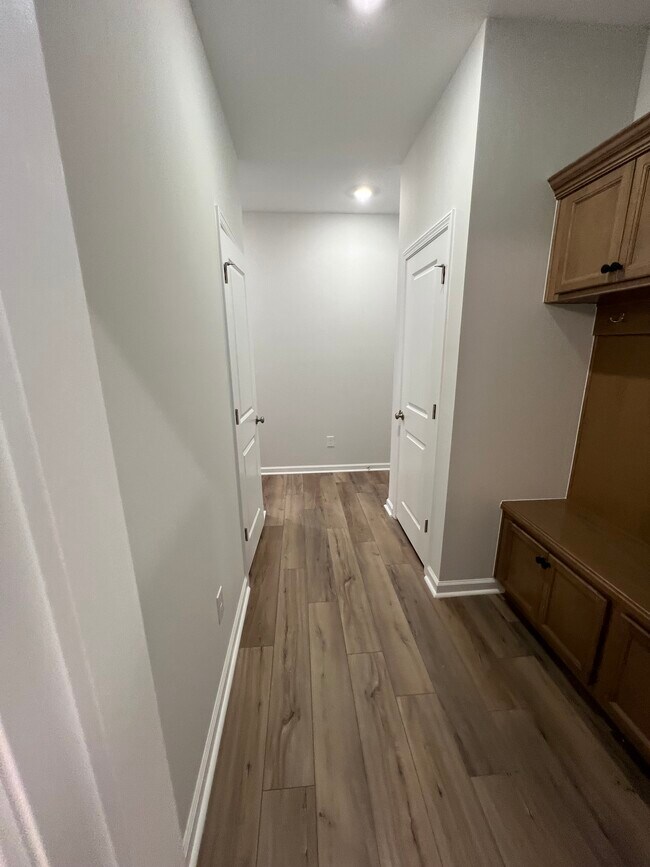 Building Photo - 375 Chesapeake Cmns St