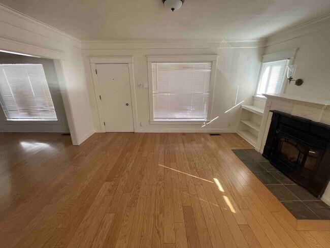 Building Photo - UNIQUE SHERMAN OAKS PROPERTY WITH ALL UTILITIES INCLUDED!