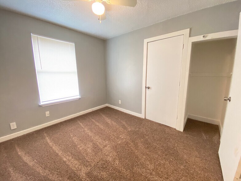 Building Photo - 1400 S Youngs Blvd
