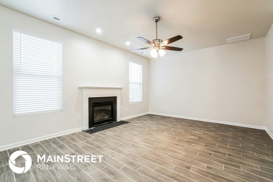 Building Photo - 1445 Lombar St