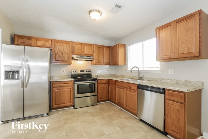 Building Photo - 8822 Ashwood Dr