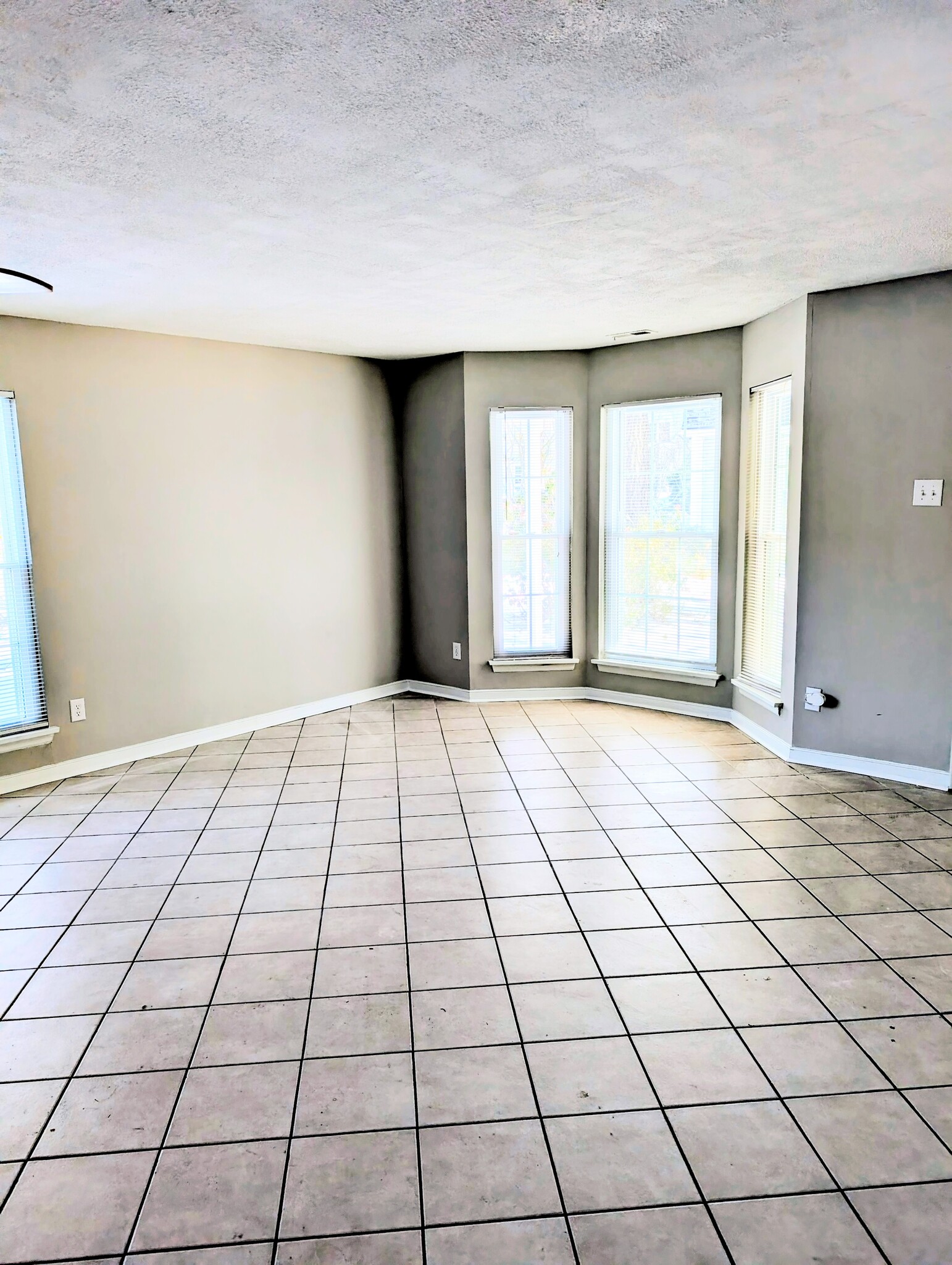 Building Photo - 10819 Smithers Ct