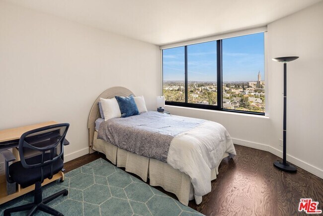 Building Photo - 10724 Wilshire Blvd