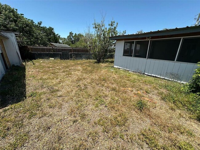 Building Photo - 525 Clearfield Rd