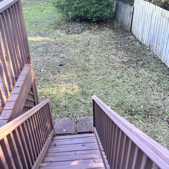 Building Photo - 961 Castlewood Dr